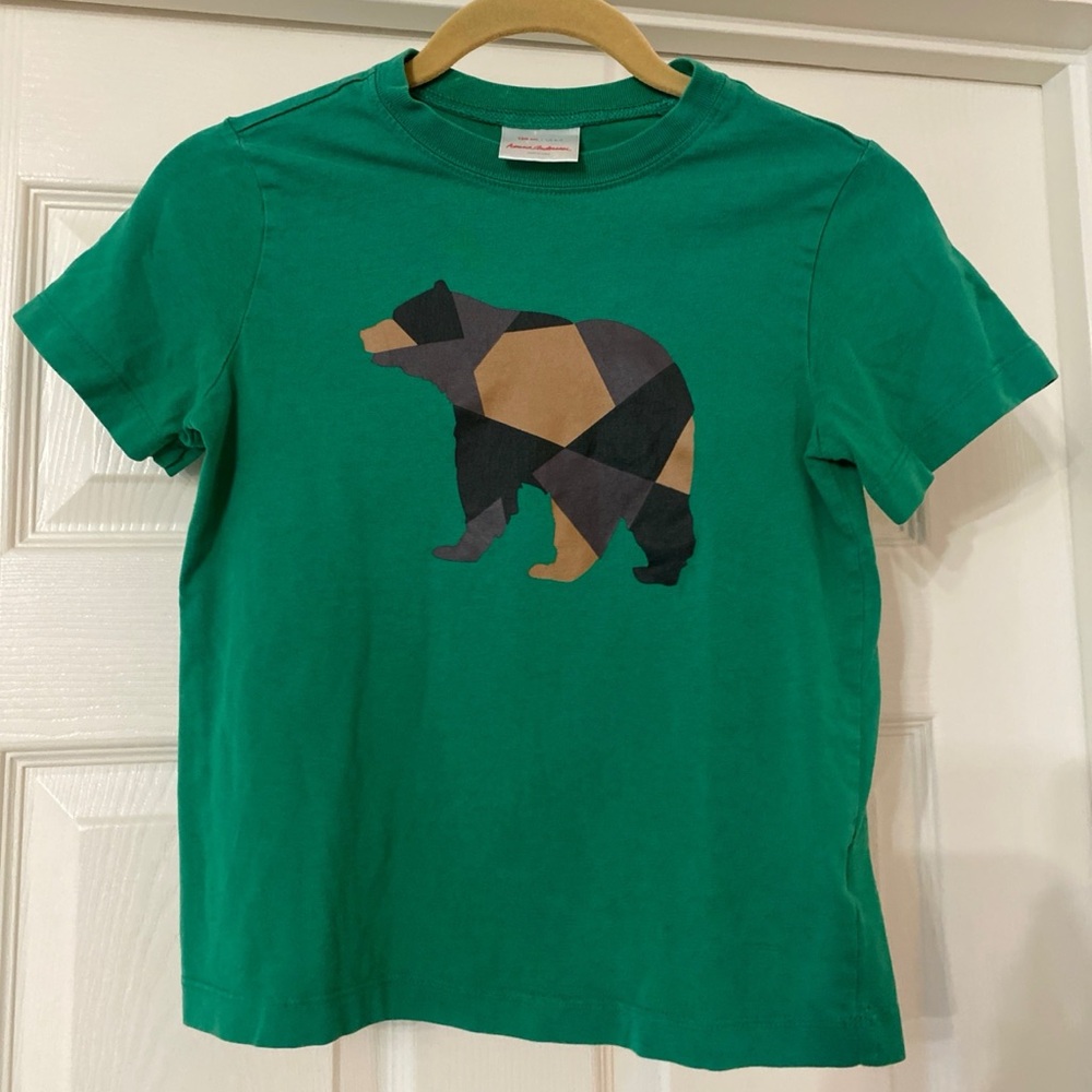 Hanna Andersson Green Tee with Geometric Bear - Picture 2 of 5